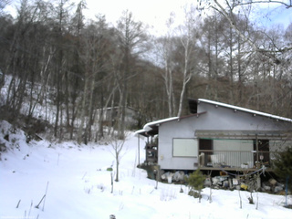 長野県菅平高原 ゆたか山荘 西側(坂上) 2025/12/21 10:45