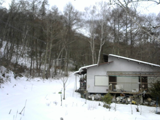 長野県菅平高原 ゆたか山荘 西側(坂上) 2025/12/21 11:15