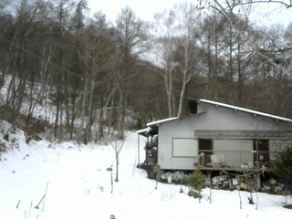 長野県菅平高原 ゆたか山荘 西側(坂上) 2025/12/21 12:15