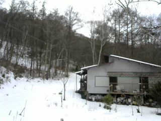 長野県菅平高原 ゆたか山荘 西側(坂上) 2025/12/21 12:30