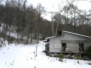長野県菅平高原 ゆたか山荘 西側(坂上) 2025/12/21 13:00