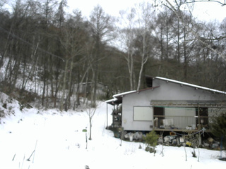 長野県菅平高原 ゆたか山荘 西側(坂上) 2025/12/21 13:45