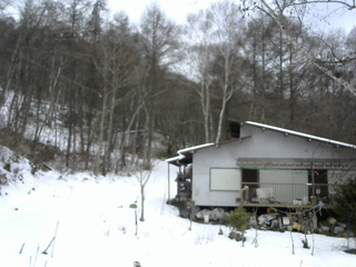 長野県菅平高原 ゆたか山荘 西側(坂上) 2025/12/21 14:15