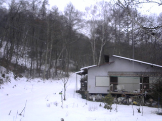長野県菅平高原 ゆたか山荘 西側(坂上) 2025/12/21 16:00
