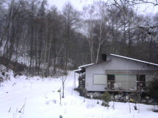 長野県菅平高原 ゆたか山荘 西側(坂上) 2025/12/21 16:15