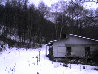 長野県菅平高原 ゆたか山荘 西側(坂上) 2025/12/21 16:45