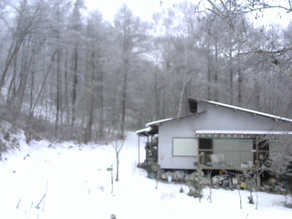 長野県菅平高原 ゆたか山荘 西側(坂上) 2025/12/22 07:45