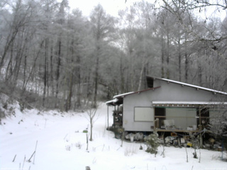 長野県菅平高原 ゆたか山荘 西側(坂上) 2025/12/22 12:00
