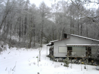 長野県菅平高原 ゆたか山荘 西側(坂上) 2025/12/22 12:30