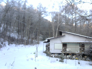 長野県菅平高原 ゆたか山荘 西側(坂上) 2025/12/23 07:15