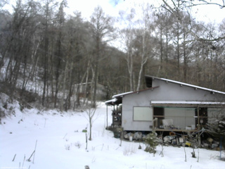 長野県菅平高原 ゆたか山荘 西側(坂上) 2025/12/23 12:00