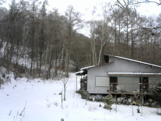 長野県菅平高原 ゆたか山荘 西側(坂上) 2025/12/23 12:45
