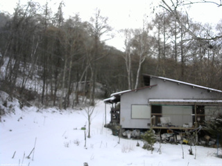 長野県菅平高原 ゆたか山荘 西側(坂上) 2025/12/23 13:45