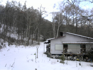 長野県菅平高原 ゆたか山荘 西側(坂上) 2025/12/23 14:15