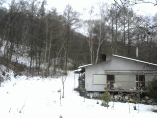 長野県菅平高原 ゆたか山荘 西側(坂上) 2025/12/24 07:45
