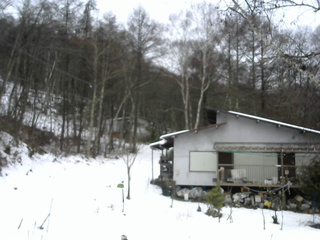 長野県菅平高原 ゆたか山荘 西側(坂上) 2025/12/24 08:30