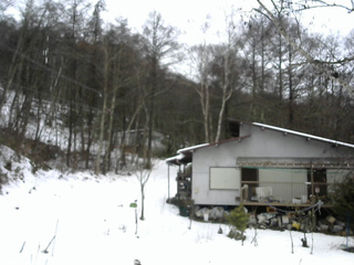 長野県菅平高原 ゆたか山荘 西側(坂上) 2025/12/24 09:15