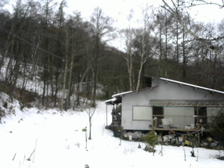 長野県菅平高原 ゆたか山荘 西側(坂上) 2025/12/24 09:45