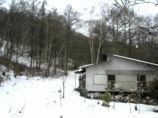 長野県菅平高原 ゆたか山荘 西側(坂上) 2025/12/24 10:00