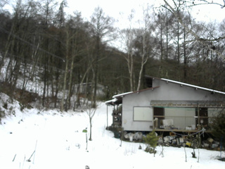 長野県菅平高原 ゆたか山荘 西側(坂上) 2025/12/24 10:30