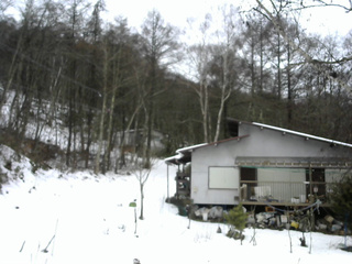 長野県菅平高原 ゆたか山荘 西側(坂上) 2025/12/24 11:15