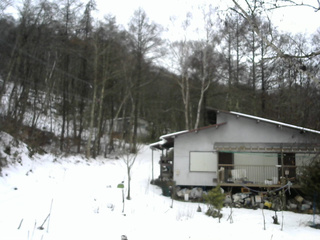 長野県菅平高原 ゆたか山荘 西側(坂上) 2025/12/24 11:45