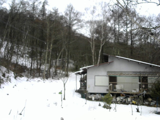 長野県菅平高原 ゆたか山荘 西側(坂上) 2025/12/24 12:30