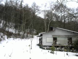 長野県菅平高原 ゆたか山荘 西側(坂上) 2025/12/24 13:00