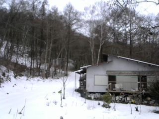 長野県菅平高原 ゆたか山荘 西側(坂上) 2025/12/24 15:45