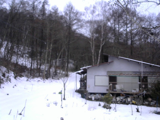 長野県菅平高原 ゆたか山荘 西側(坂上) 2025/12/24 16:15