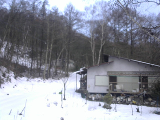 長野県菅平高原 ゆたか山荘 西側(坂上) 2025/12/25 08:00