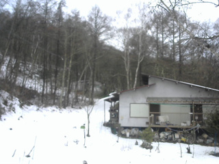 長野県菅平高原 ゆたか山荘 西側(坂上) 2025/12/25 08:15
