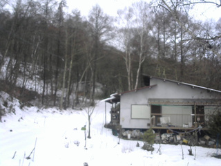 長野県菅平高原 ゆたか山荘 西側(坂上) 2025/12/25 08:30