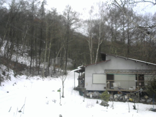長野県菅平高原 ゆたか山荘 西側(坂上) 2025/12/25 08:45