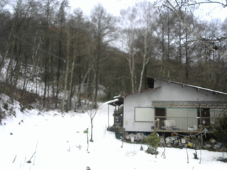 長野県菅平高原 ゆたか山荘 西側(坂上) 2025/12/25 09:15