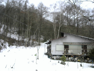 長野県菅平高原 ゆたか山荘 西側(坂上) 2025/12/25 09:45