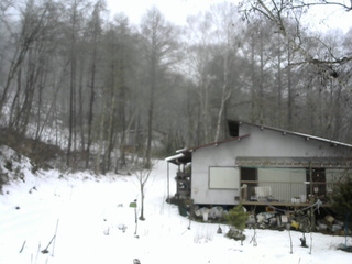 長野県菅平高原 ゆたか山荘 西側(坂上) 2025/12/25 10:00