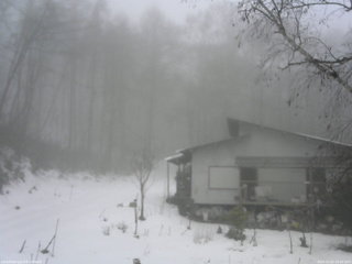 長野県菅平高原 ゆたか山荘 西側(坂上) 2025/12/25 10:30