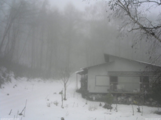 長野県菅平高原 ゆたか山荘 西側(坂上) 2025/12/25 11:00