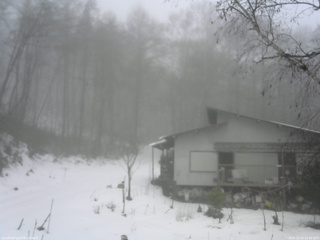 長野県菅平高原 ゆたか山荘 西側(坂上) 2025/12/25 11:30