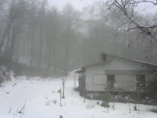 長野県菅平高原 ゆたか山荘 西側(坂上) 2025/12/25 11:45