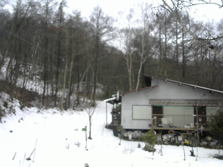 長野県菅平高原 ゆたか山荘 西側(坂上) 2025/12/25 12:15