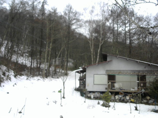 長野県菅平高原 ゆたか山荘 西側(坂上) 2025/12/25 12:45