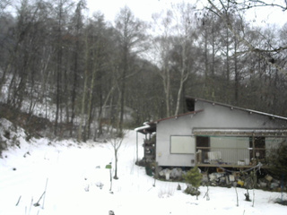長野県菅平高原 ゆたか山荘 西側(坂上) 2025/12/25 14:00