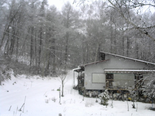 長野県菅平高原 ゆたか山荘 西側(坂上) 2025/12/25 15:15