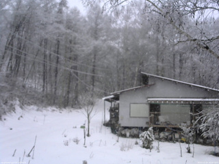 長野県菅平高原 ゆたか山荘 西側(坂上) 2025/12/25 16:00