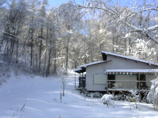 長野県菅平高原 ゆたか山荘 西側(坂上) 2025/12/27 11:45