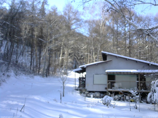 長野県菅平高原 ゆたか山荘 西側(坂上) 2025/12/29 12:45