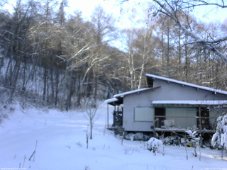 長野県菅平高原 ゆたか山荘 西側(坂上) 2025/12/29 13:30