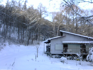 長野県菅平高原 ゆたか山荘 西側(坂上) 2025/12/29 13:45